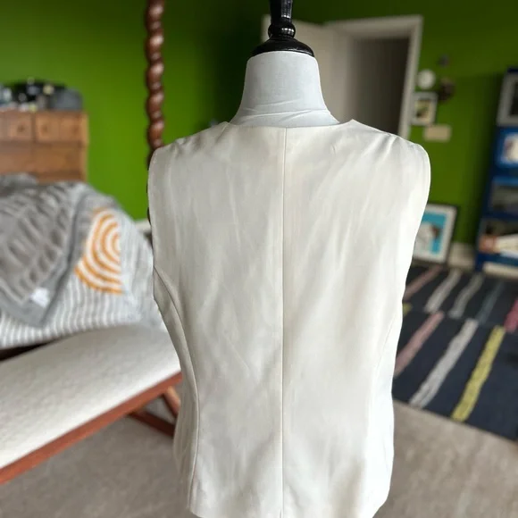H&M Tailored XL Cream Vest with Black Buttons - Picture 4 of 4
